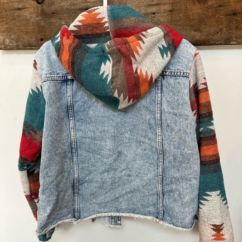 Women’s rusty outdoor jean jacket. No tag.